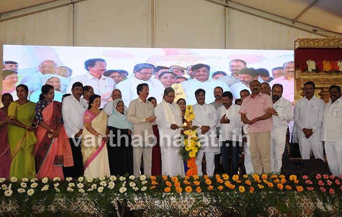 ಉನ್ನತ ಶಿಕ್ಷಣ ವ್ಯಾಸಂಗ ಮಾಡುತ್ತಿರುವ ಯುವಜನರ ಸಂಖ್ಯೆ ಶೇ.40ಕ್ಕೇರಿಸುವುದು ಸರ್ಕಾರದ ಗುರಿ: ಸಿದ್ಧರಾಮಯ್ಯ